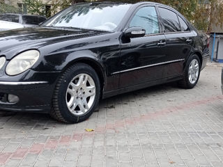 Mercedes E-Class foto 2