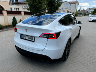 Tesla Model Y foto 3