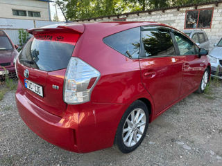 Toyota Prius v foto 6