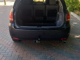 Toyota Avensis Verso foto 2