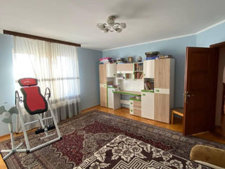 Apartament cu 2 camere, 100 m², Botanica, Chișinău foto 4