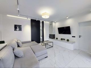Spre vânzare casă cu design unic în stil HI-TECH situată pe 10 ari de teren foto 6