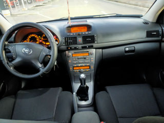 Toyota Avensis foto 9