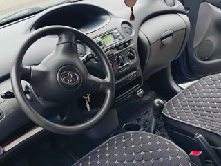 Toyota Yaris foto 8