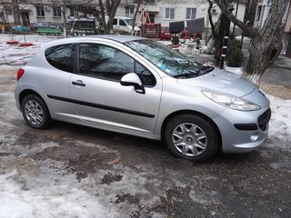 Peugeot 207 foto 2