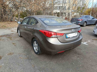 Hyundai Elantra foto 4