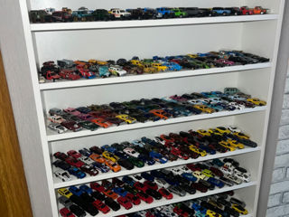 Продам коллекцию моделей Hot wheels, matchbox..383 шт.