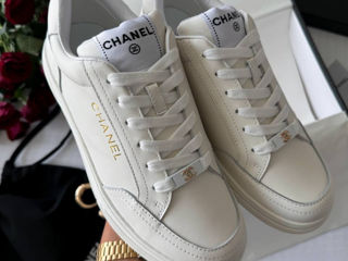 Chanel Low Top White Sneakers foto 5