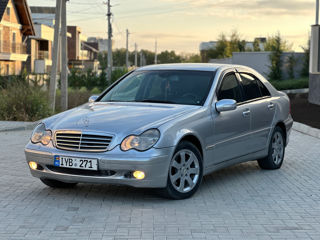 Mercedes C-Class foto 1