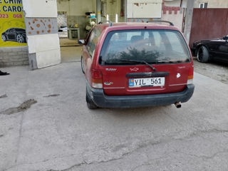 Nissan Sunny foto 4