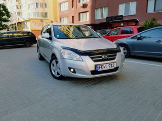 Kia Ceed foto 1