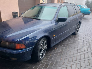 BMW 5 Series foto 3