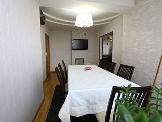 Vând apartament la Ialoveni, bloc nou, curte privata foto 7