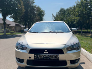 Mitsubishi Lancer foto 1