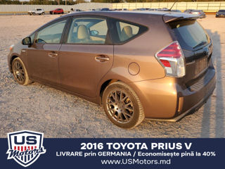 Toyota Prius v foto 2