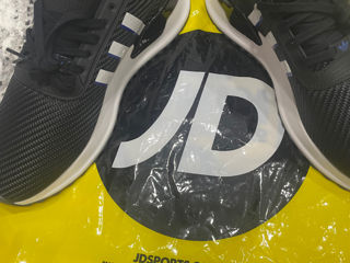 Adidas Original aduse din Londra foto 7