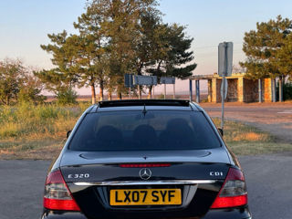 Mercedes E-Class foto 3