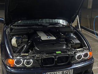 BMW 5 Series foto 4