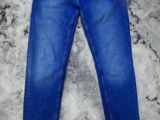 Pantaloni jeans