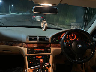 BMW 5 Series foto 3