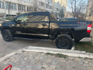 Toyota Tundra foto 2