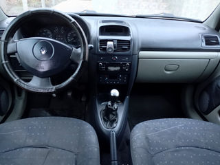 Renault Clio foto 8