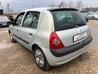 Renault Clio foto 10