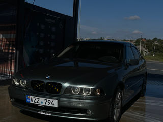 BMW 5 Series foto 2