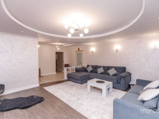 Apartament cu 3 camere, 134 m², Centru, Chișinău foto 2