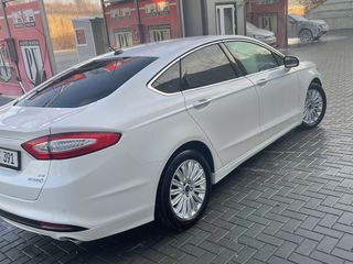 Ford Fusion foto 2