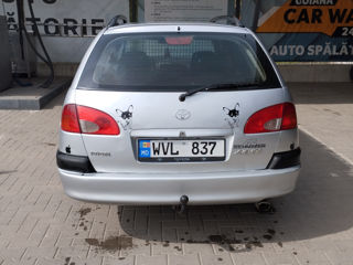 Toyota Avensis foto 5