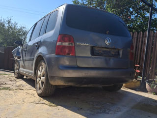 Volkswagen Touran foto 1