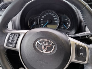 Toyota Yaris foto 8