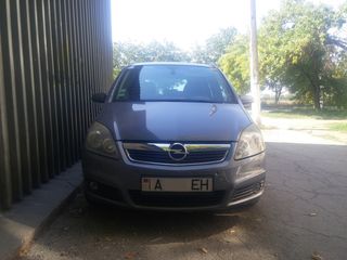 Opel Zafira foto 1