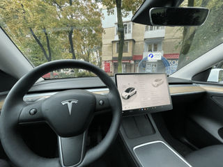 Tesla Model Y foto 6