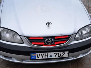 Toyota Avensis foto 4