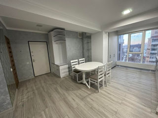 Apartament cu 2 camere, 70 m², Centru, Chișinău foto 2