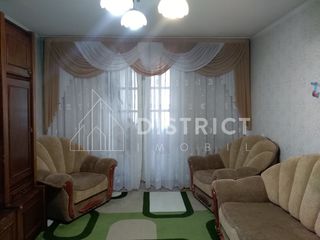 Ialoveni, Centru, apartament cu 4 odăi, amplasare reușită foto 3