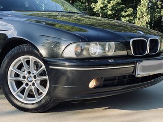 BMW 5 Series foto 5