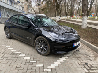 Tesla Model 3 foto 1