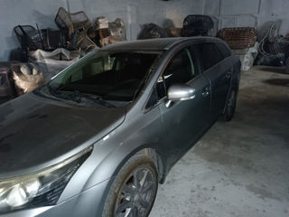 Toyota Avensis foto 2