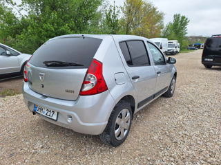 Dacia Sandero foto 2