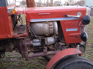 Vînd tractor foto 5