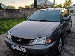 Toyota Avensis foto 2