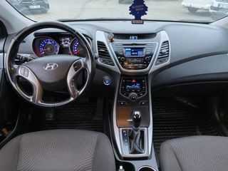 Hyundai Elantra foto 9