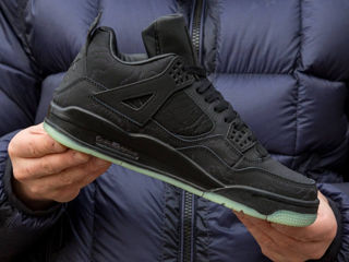Nike Air Jordan 4 Retro x Kaws Black foto 4