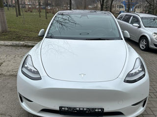 Tesla Model Y foto 2