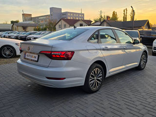 Volkswagen Jetta foto 4