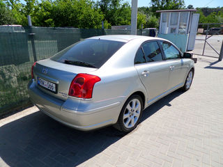 Toyota Avensis foto 8