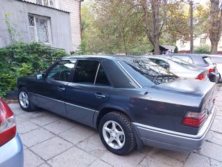 Mercedes Series (W124) foto 2